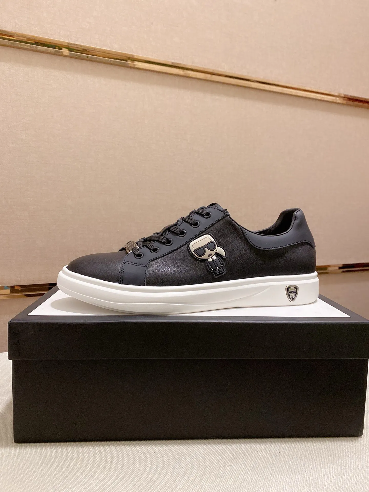 Men's clothing and shoes💰:440💰 (GUCCI) The latest model from the official website🎁🎁Casual and fashionable men's shoes👟, hot style💥The version is simple and elegant, exclusive for trendy men. Unique latest brand elements from the official website👑Original Gucci decoration, fashionable and generous, the fabric is original cowhide ✅Sheepskin lining, the official website specifies wear-resistant casual outsole, the classic model is taken in kind at the counter🎬38-44 (45 is custom-made and cannot be returned or exchanged)